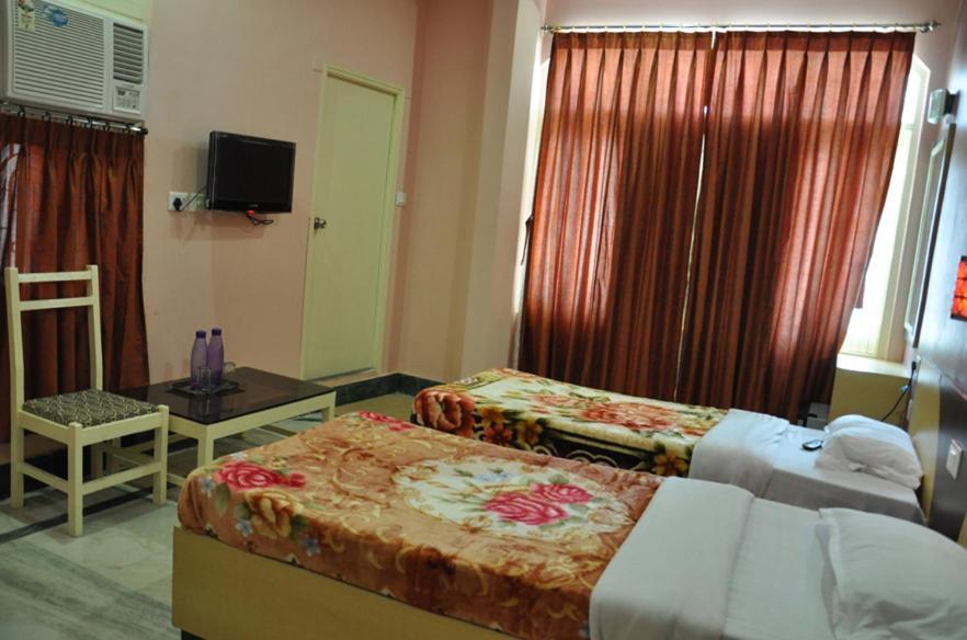Hotel Kiran Palace Benares Kamer foto
